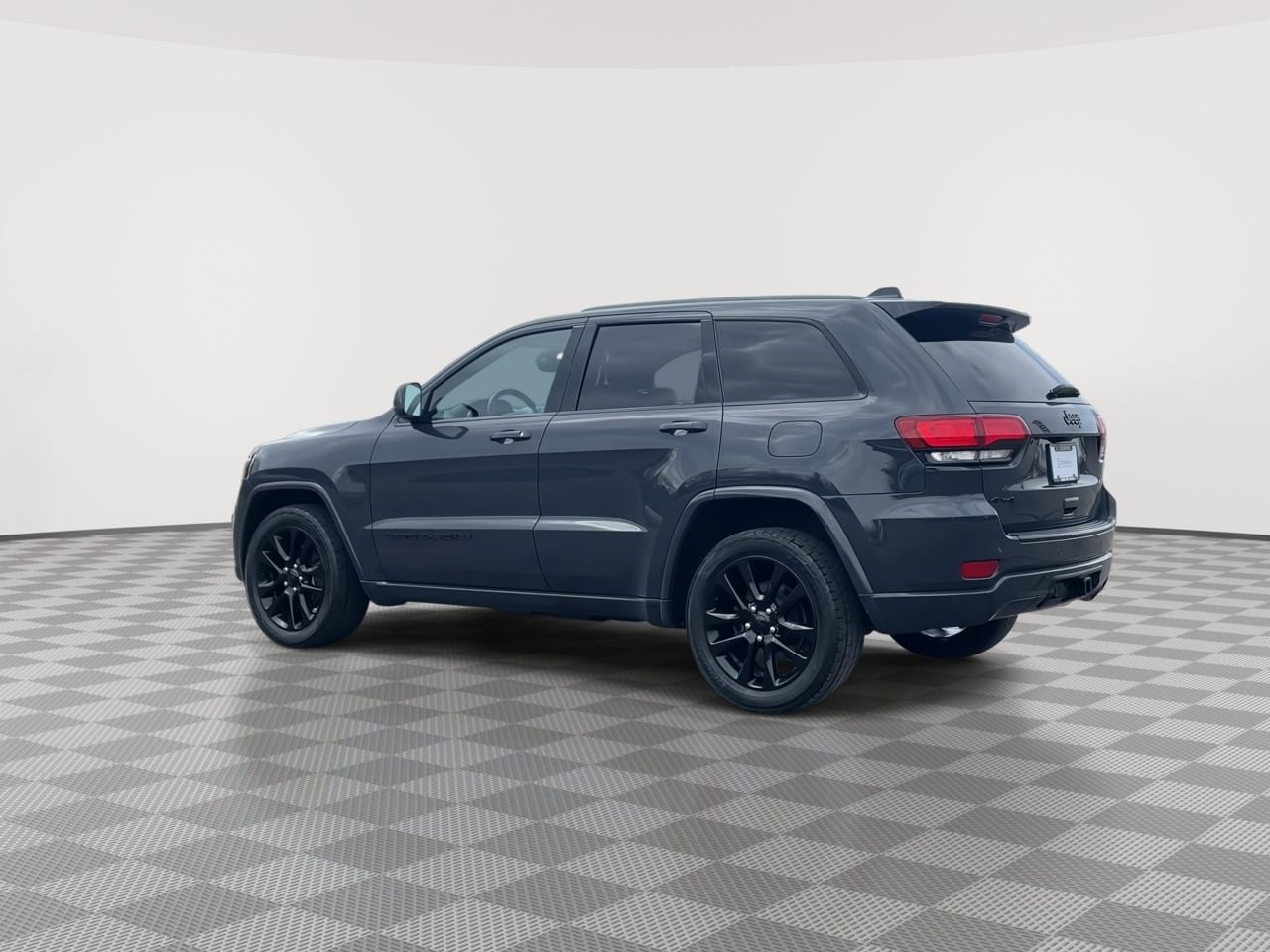 Thumbnail: 2017 Jeep Grand Cherokee - 6