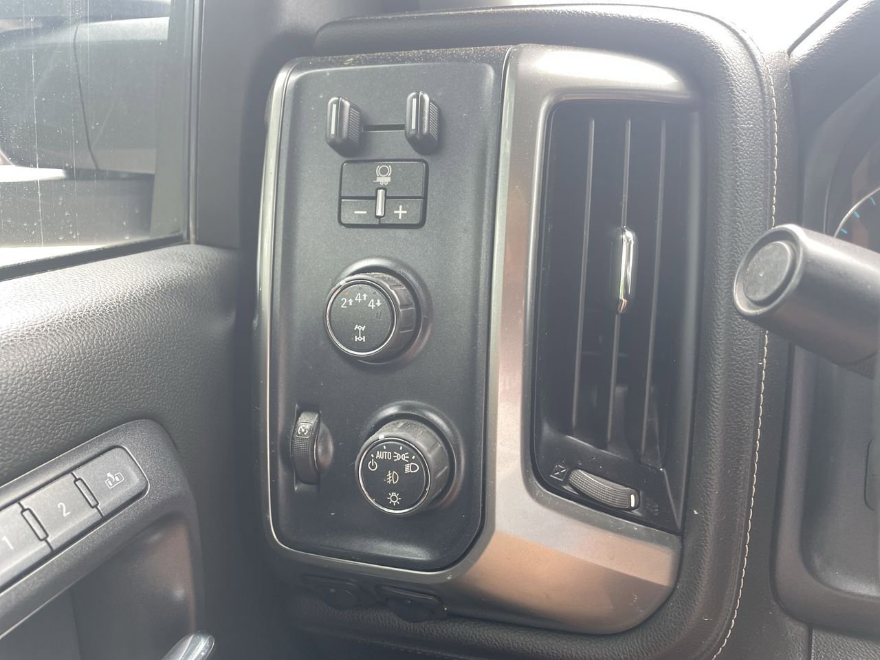 Thumbnail: 2019 Chevrolet Silverado 2500 - 28