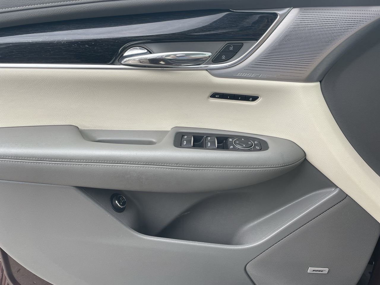 Thumbnail: 2022 Cadillac XT6 - 34