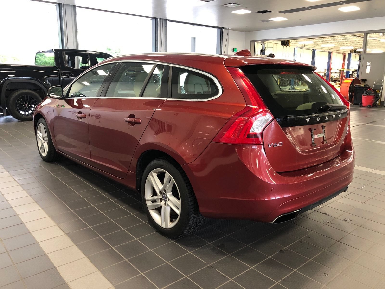 Thumbnail: 2015 Volvo V60 - 6