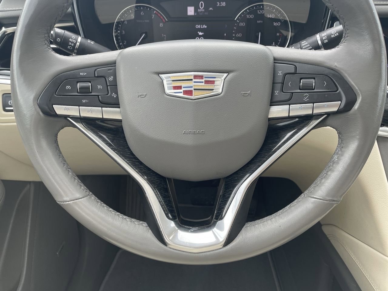 Thumbnail: 2022 Cadillac XT6 - 10