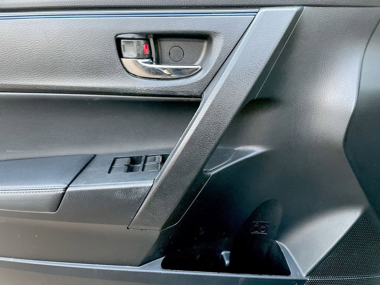 Thumbnail: 2017 Toyota Corolla - 28