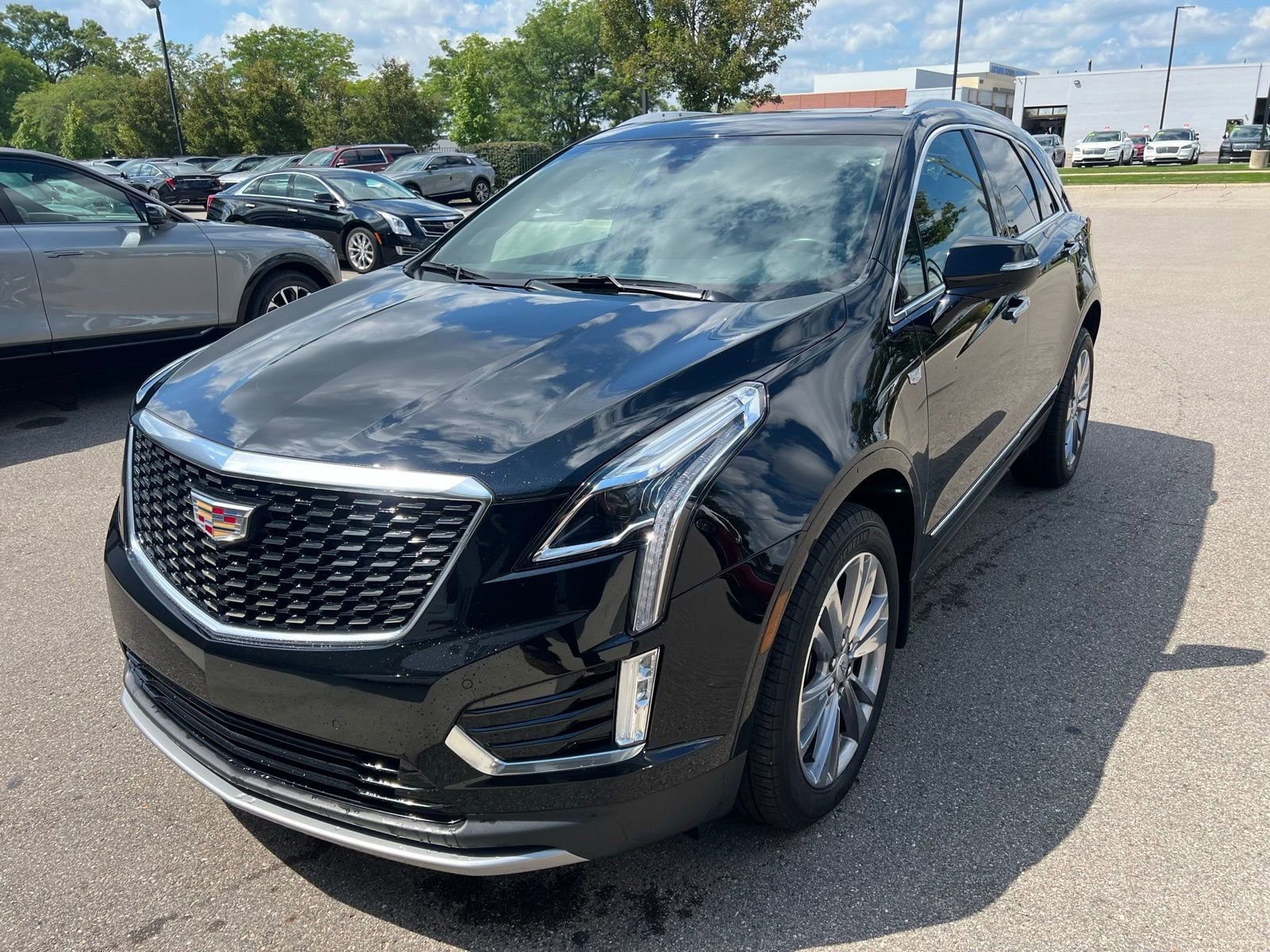 Thumbnail: 2023 Cadillac XT5 - 1