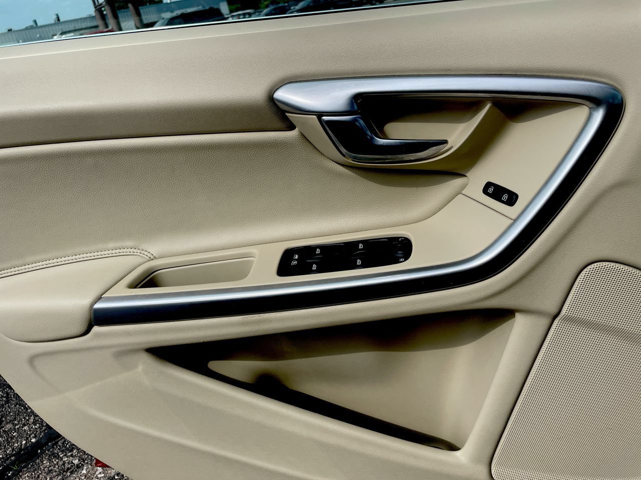 Thumbnail: 2015 Volvo V60 - 28