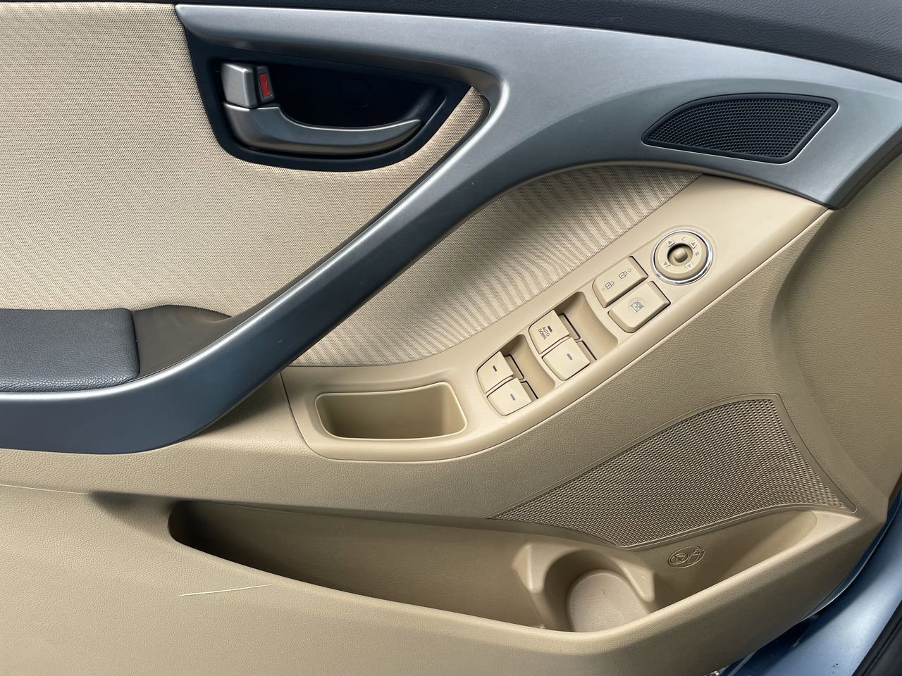 Thumbnail: 2013 Hyundai Elantra - 27