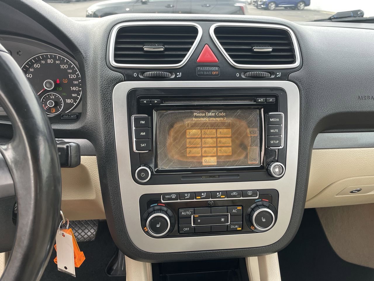 Thumbnail: 2010 Volkswagen Eos - 13