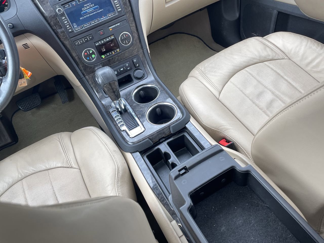 Thumbnail: 2012 GMC Acadia - 25