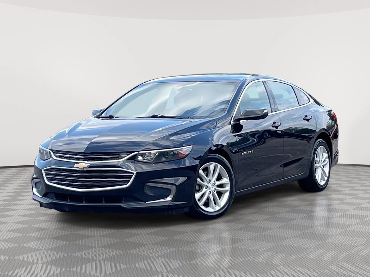 Used 2018 Chevrolet Malibu 1LT with VIN 1G1ZD5ST4JF147395 for sale in Plymouth, MI