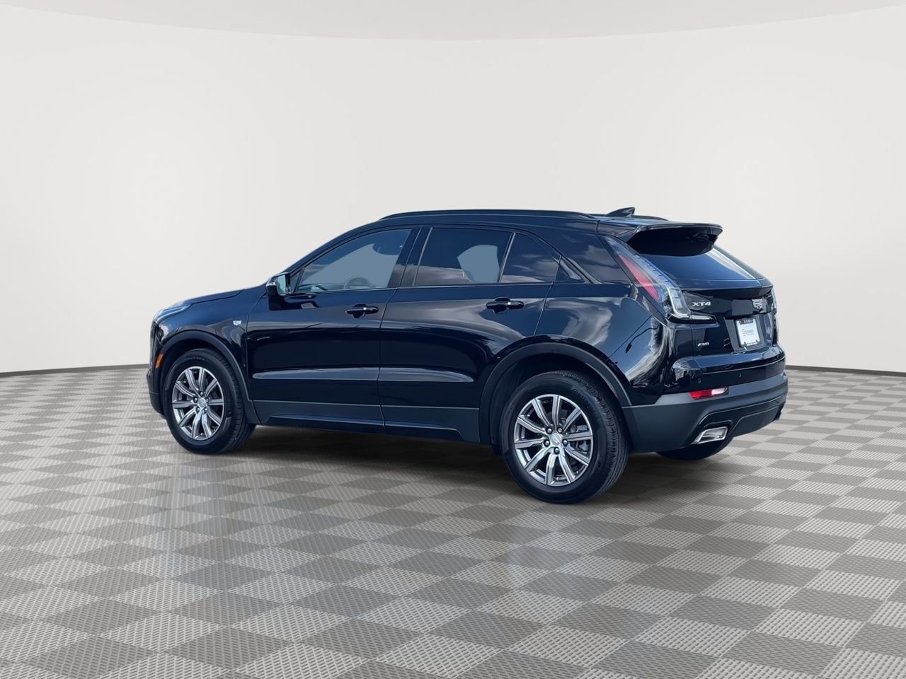 Thumbnail: 2023 Cadillac XT4 - 6