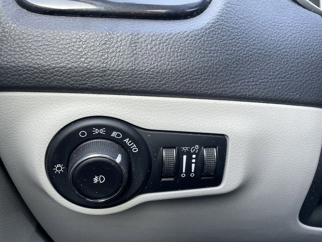 Thumbnail: 2018 Jeep Compass - 30