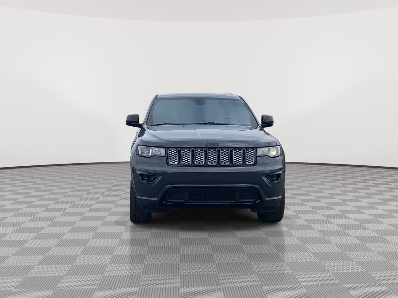 Thumbnail: 2017 Jeep Grand Cherokee - 3