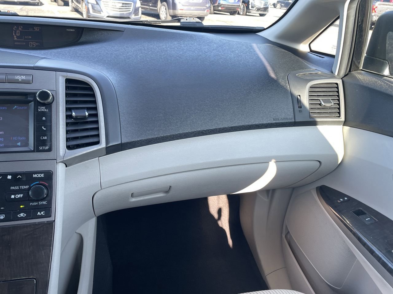 Thumbnail: 2013 Toyota Venza - 16