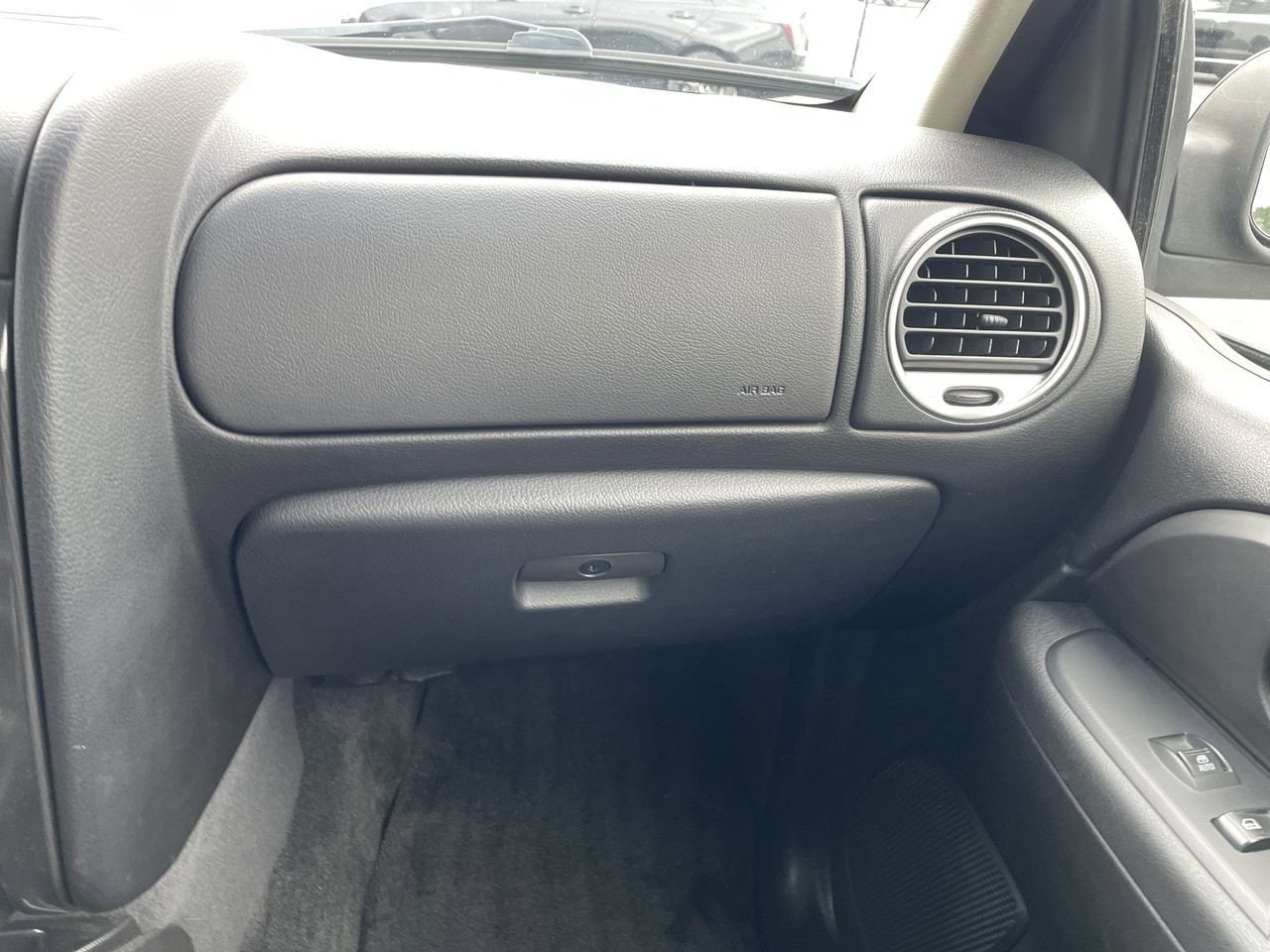 Thumbnail: 2006 GMC Envoy - 16