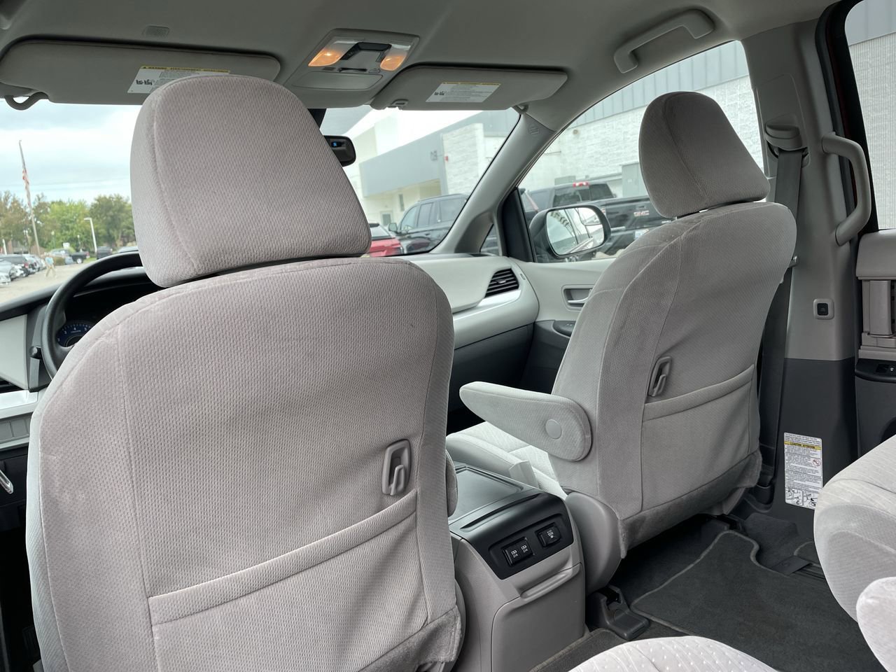 Thumbnail: 2019 Toyota Sienna - 20