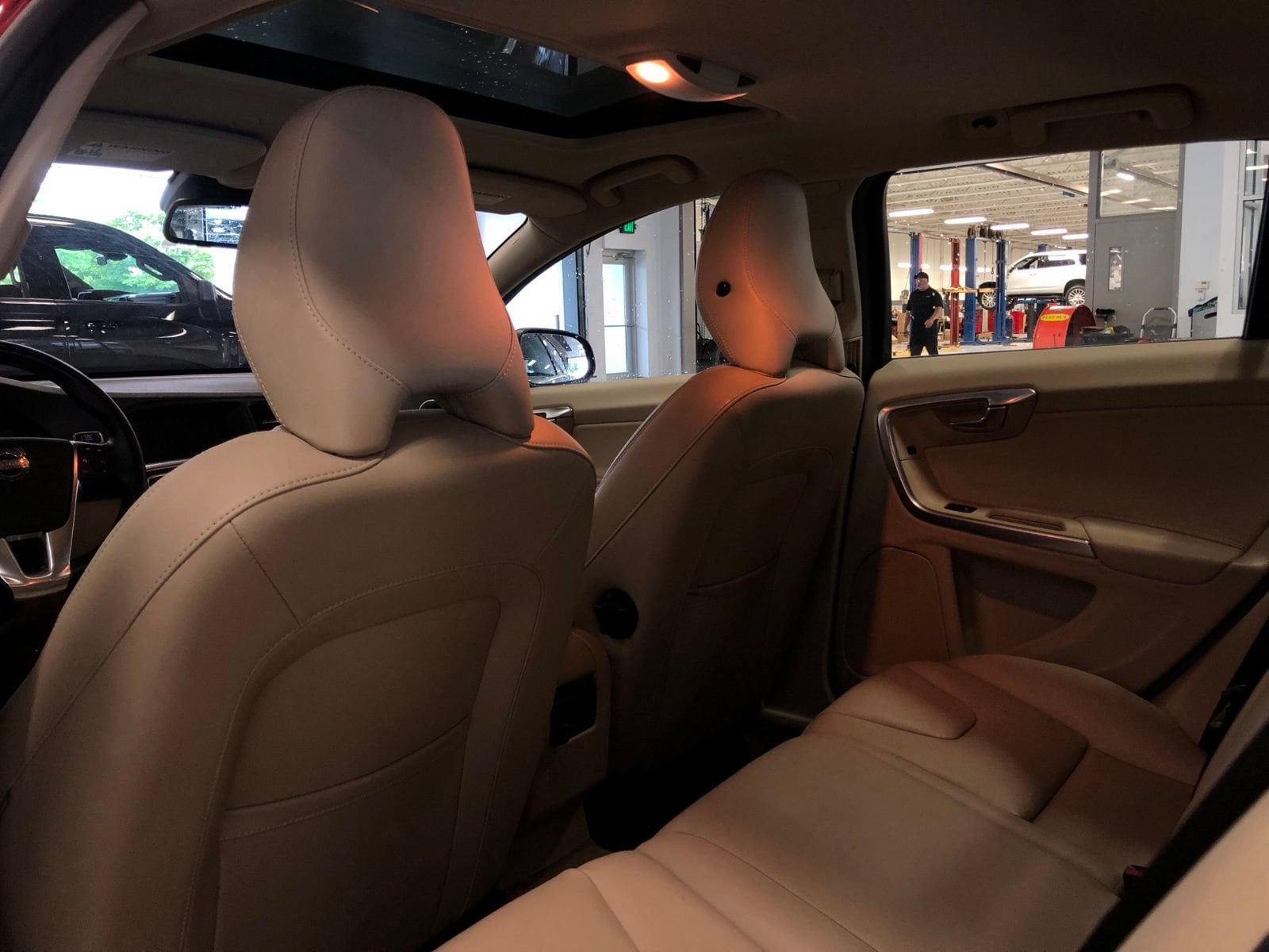 Thumbnail: 2015 Volvo V60 - 8