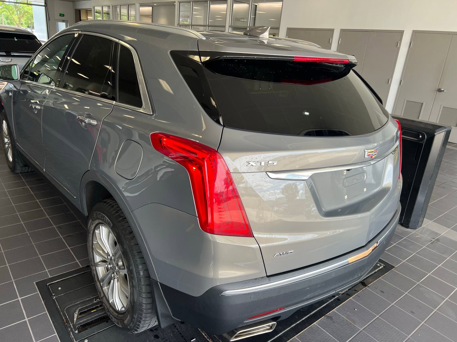 Thumbnail: 2017 Cadillac XT5 - 2