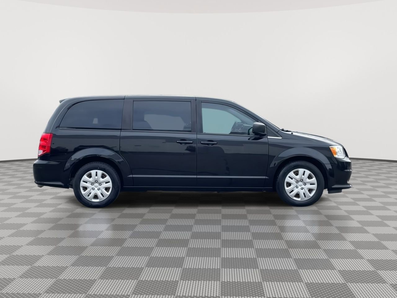 Thumbnail: 2018 Dodge Grand Caravan - 9