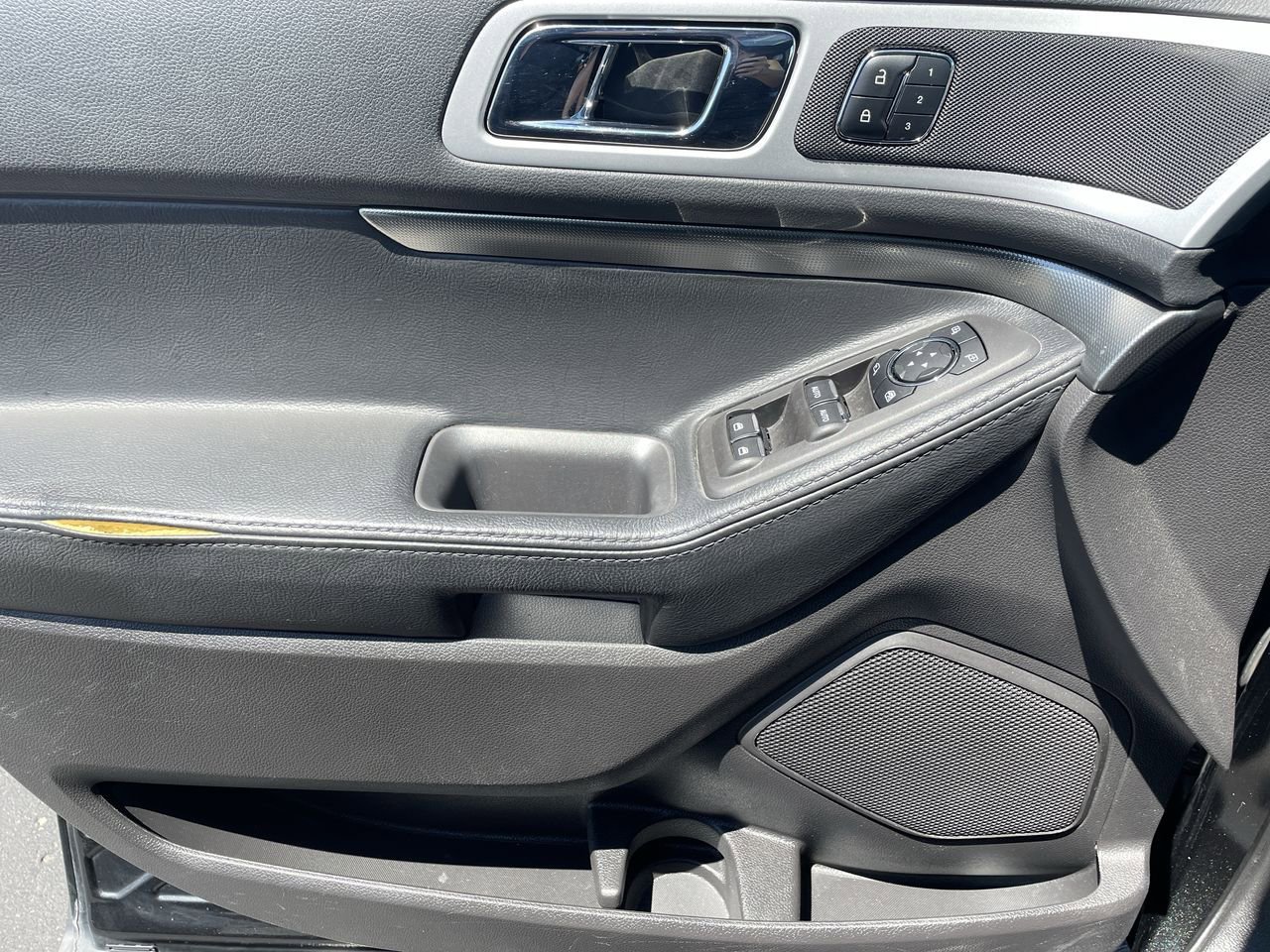 Thumbnail: 2015 Ford Explorer - 35