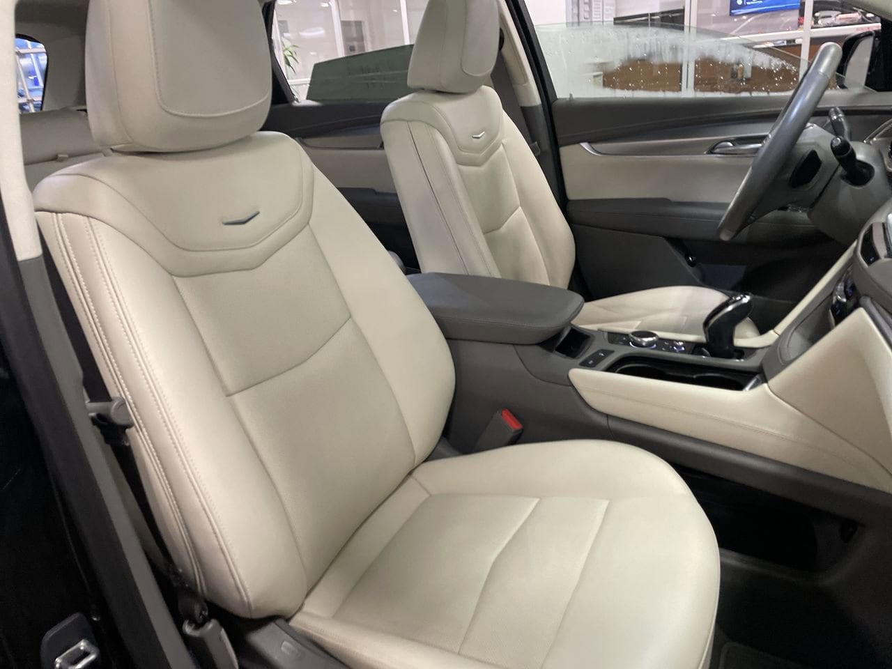 Thumbnail: 2023 Cadillac XT5 - 14