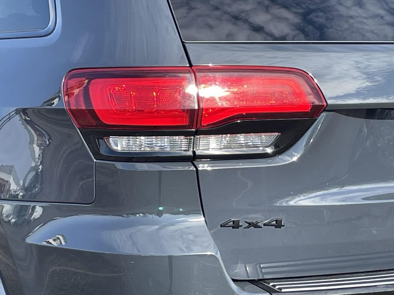 Thumbnail: 2017 Jeep Grand Cherokee - 38