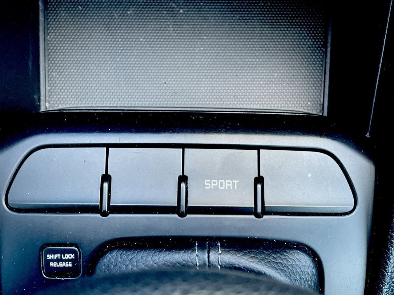 Thumbnail: 2020 Kia Rio - 26