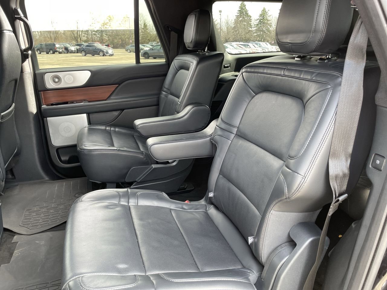 Thumbnail: 2024 Lincoln Navigator L - 19