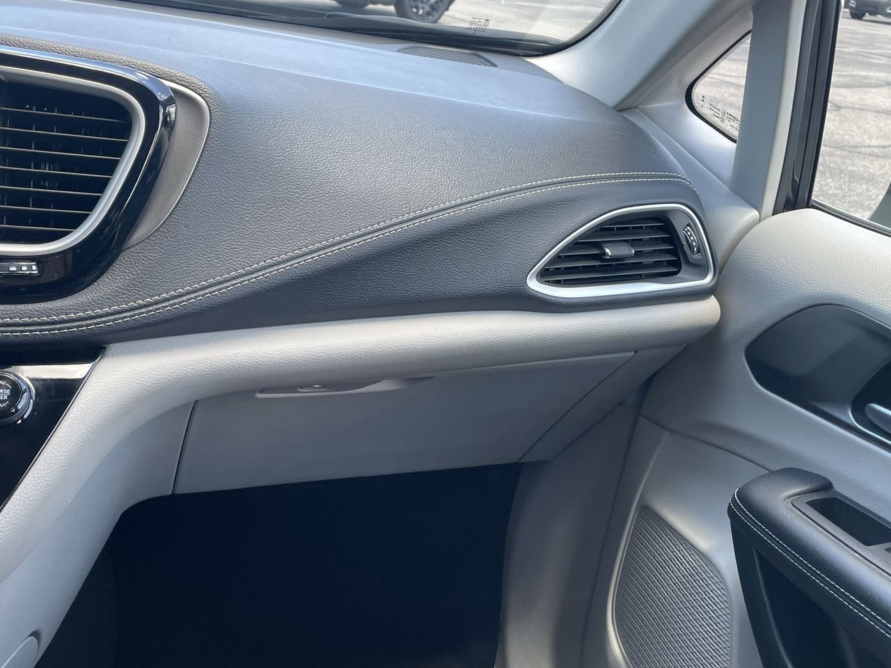 Thumbnail: 2024 Chrysler Pacifica - 15