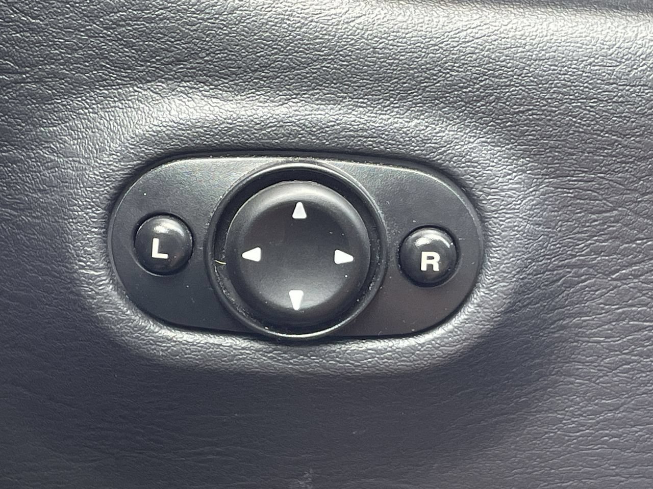 Thumbnail: 2004 Chrysler PT Cruiser - 24