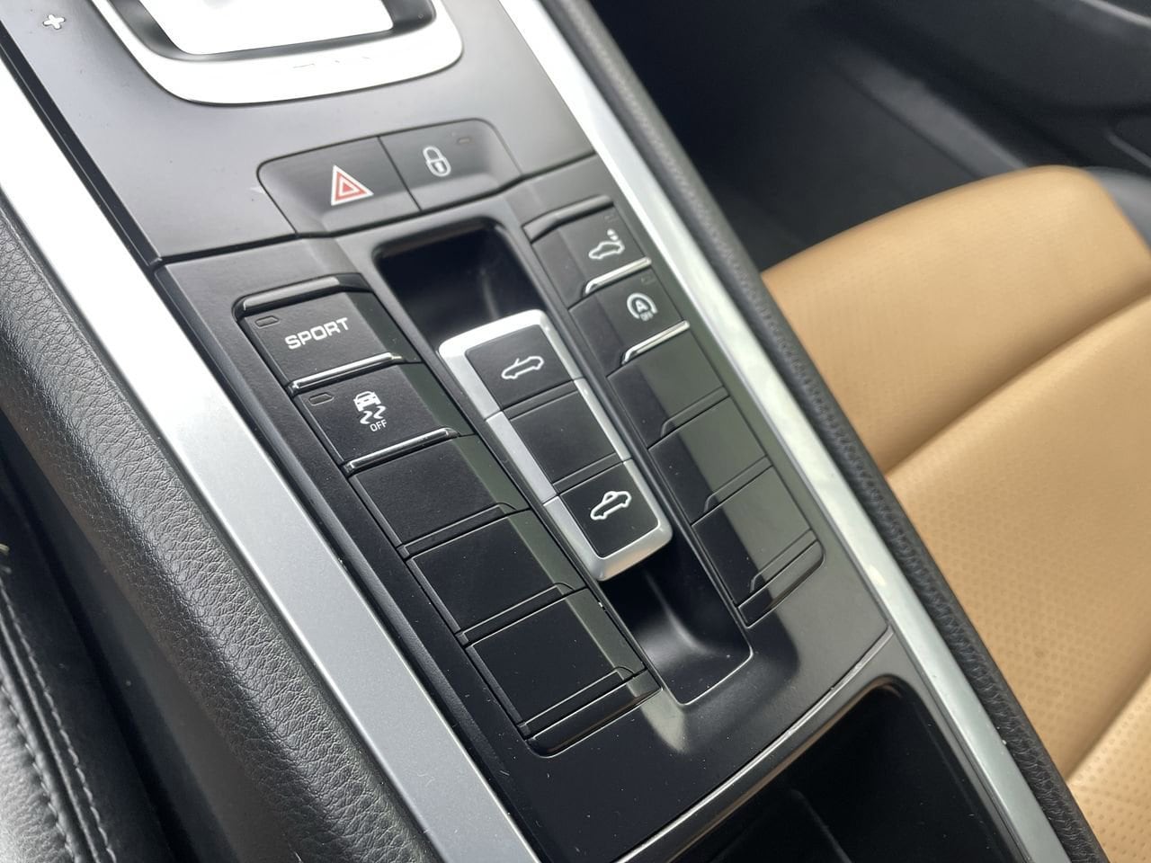 Thumbnail: 2017 Porsche 718 Boxster - 28