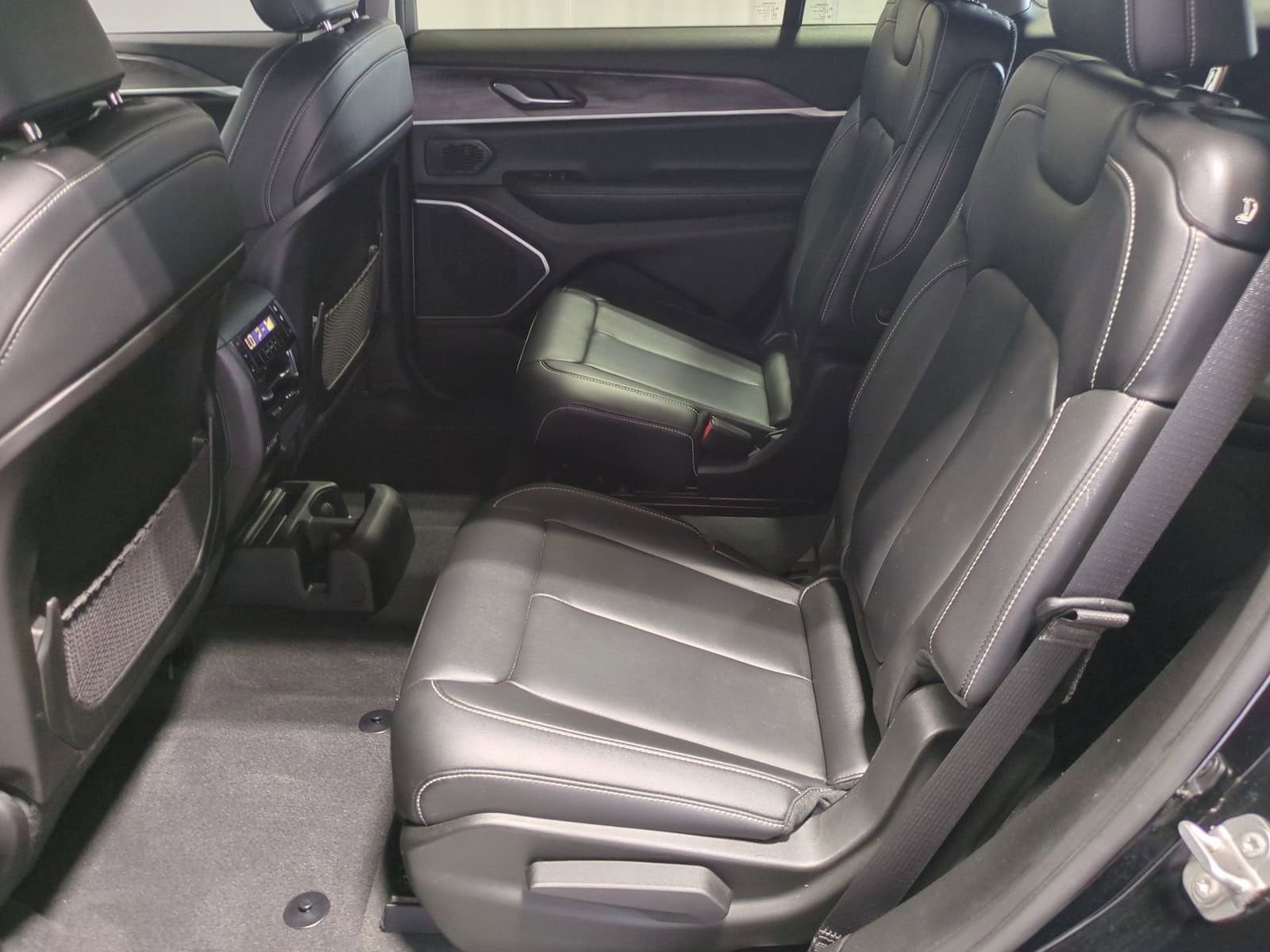 Thumbnail: 2022 Jeep Grand Cherokee L - 17