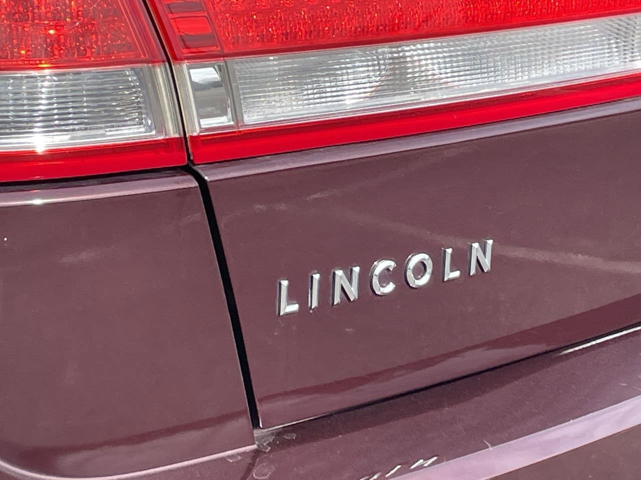 Thumbnail: 2012 Lincoln MKZ - 32