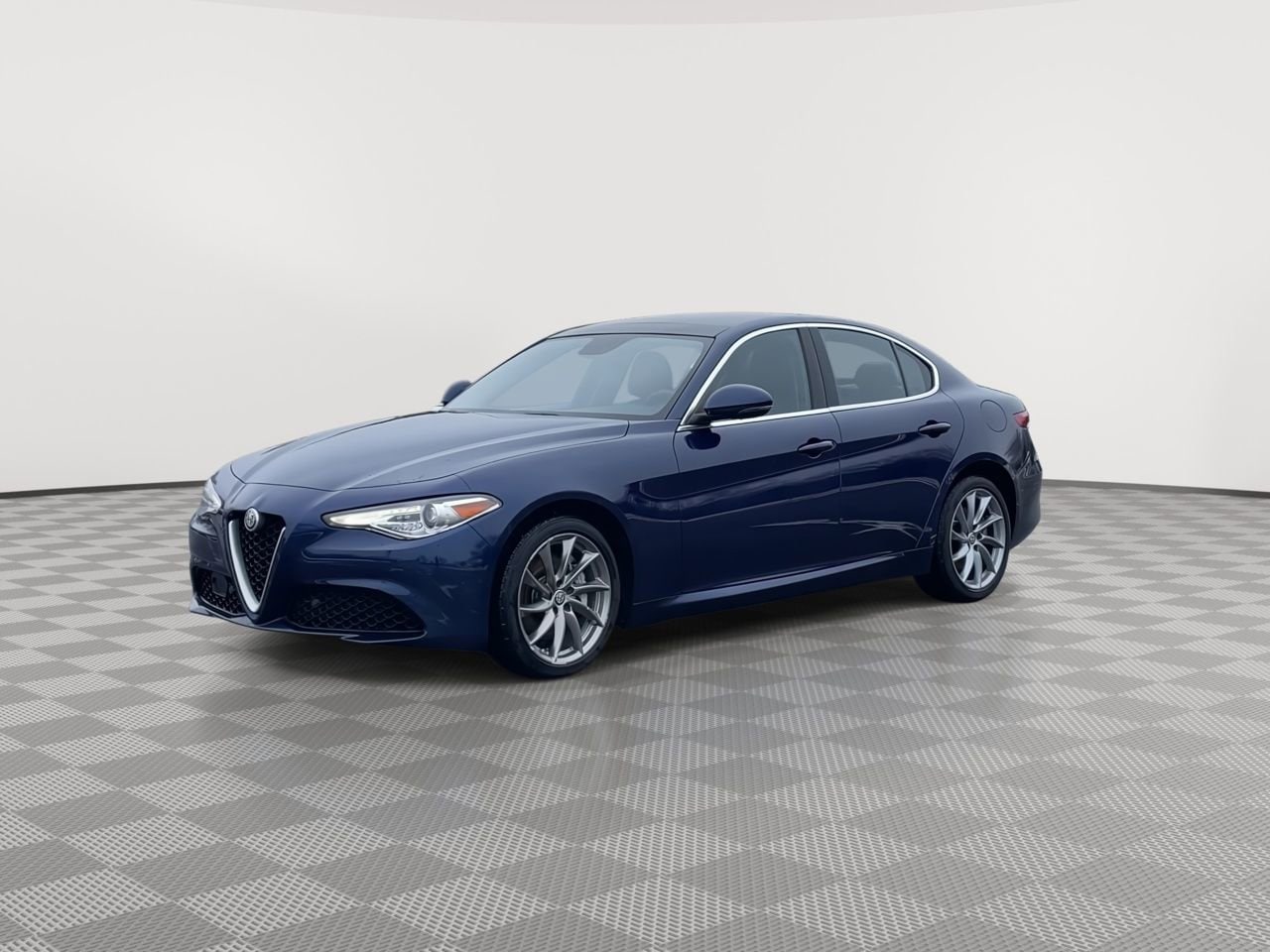 Thumbnail: 2019 Alfa Romeo Giulia - 4