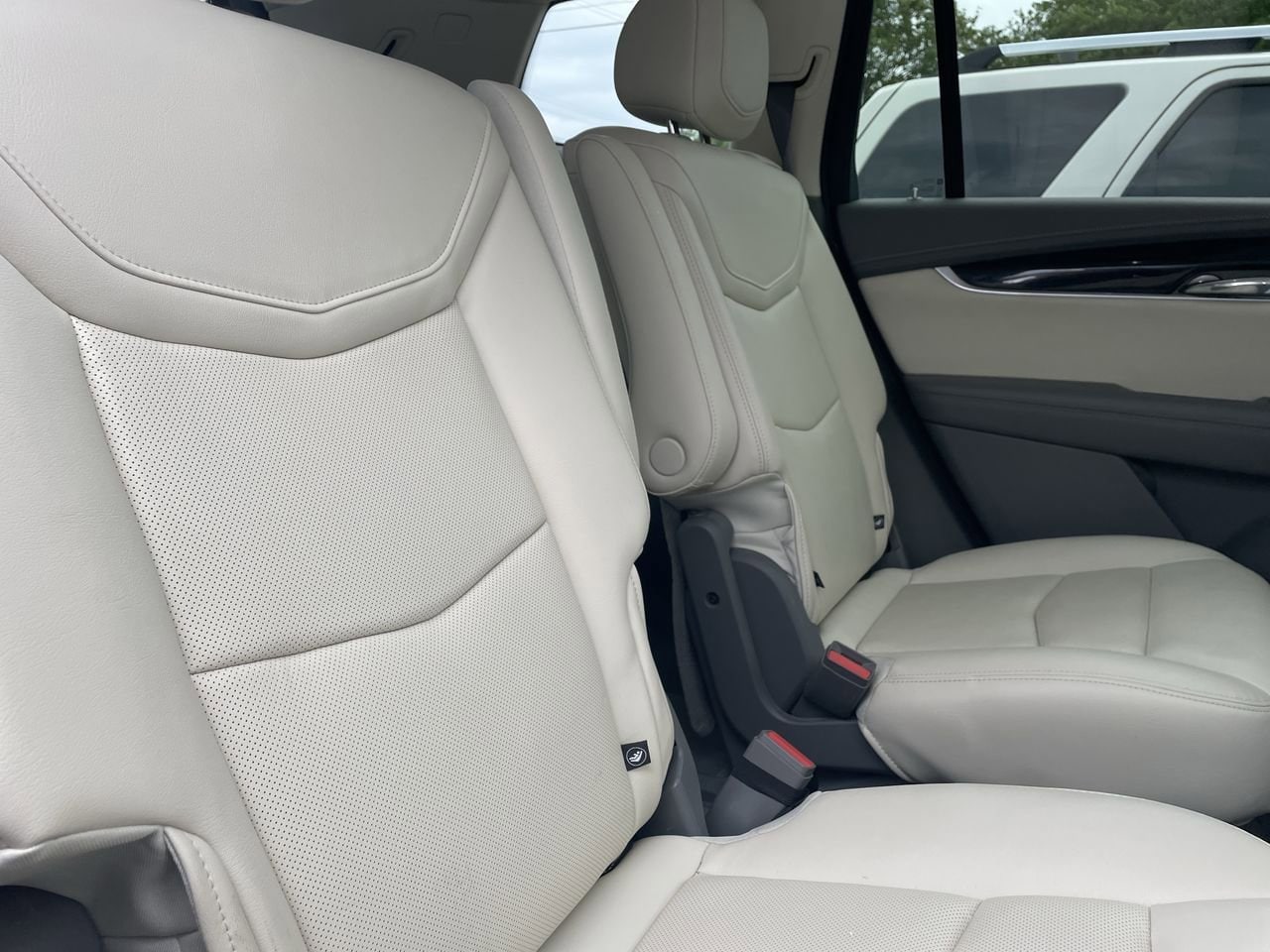 Thumbnail: 2022 Cadillac XT6 - 15
