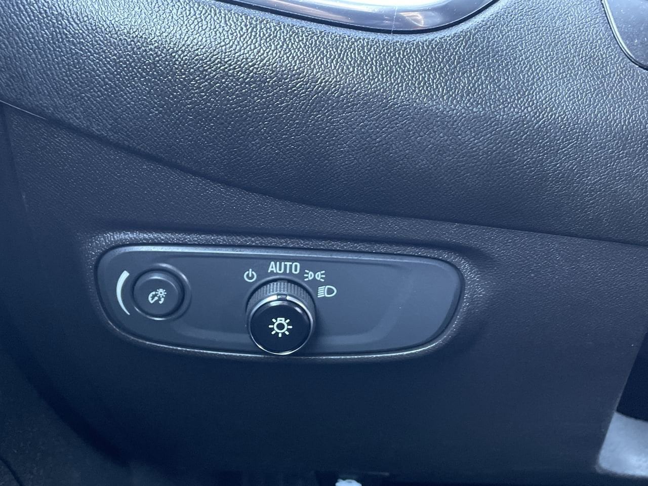 Thumbnail: 2023 Chevrolet Equinox - 25