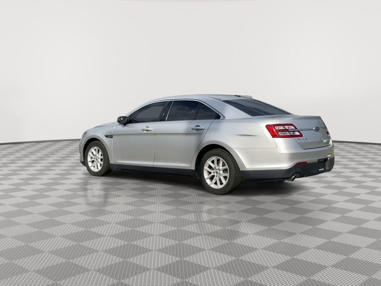 Thumbnail: 2015 Ford Taurus - 6