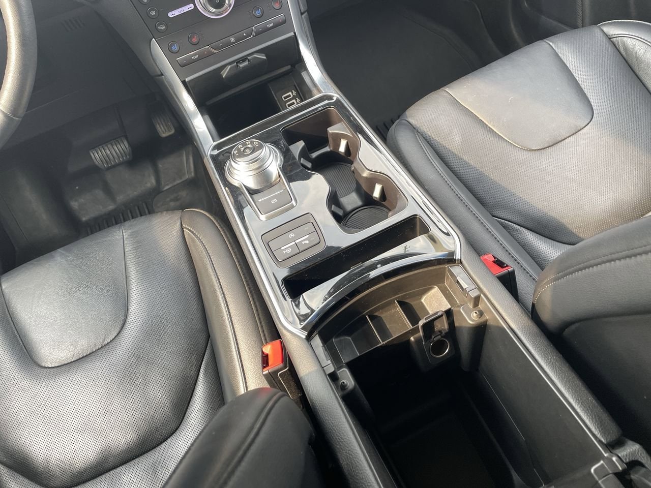 Thumbnail: 2019 Ford Edge - 26