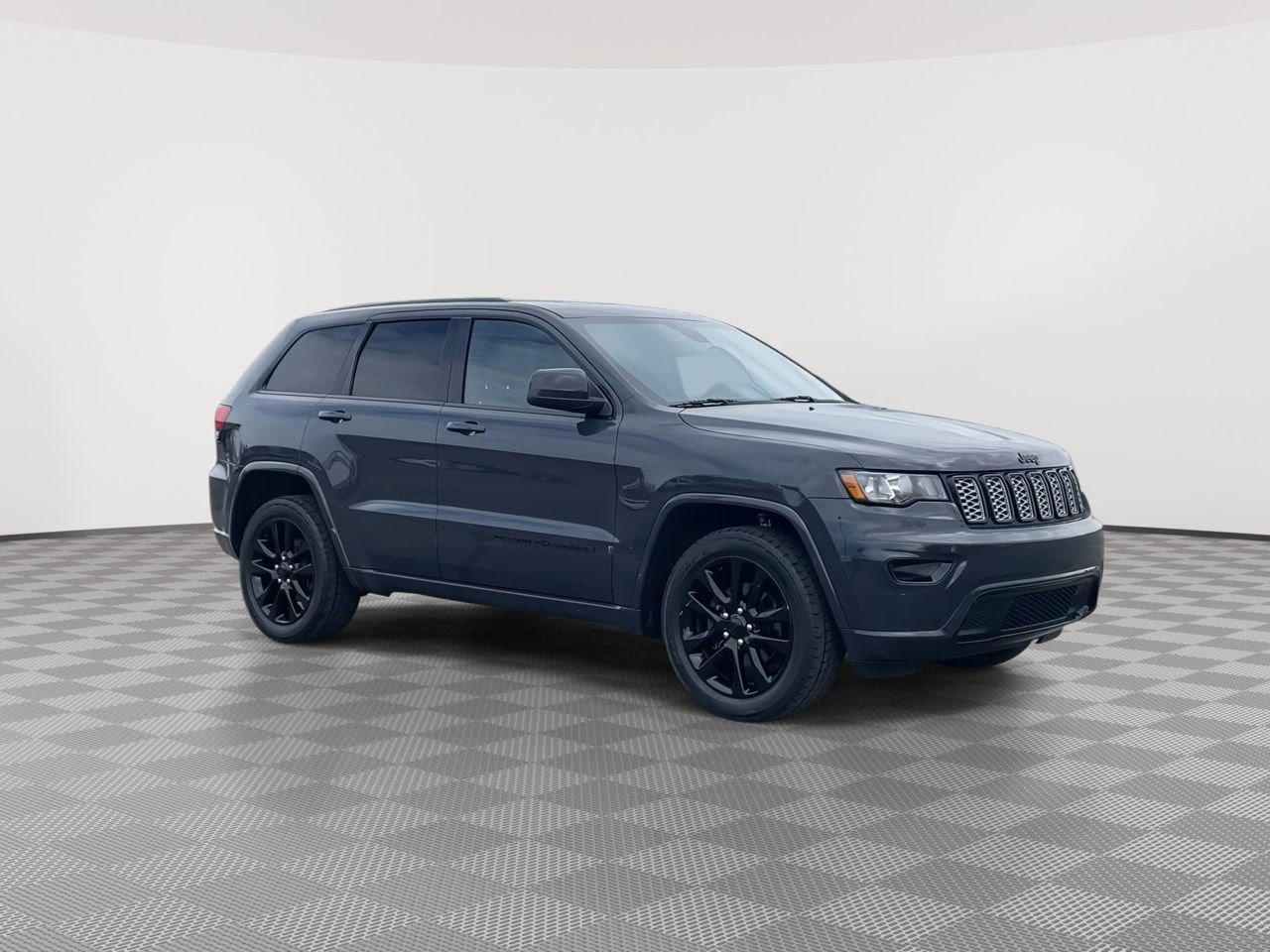 Thumbnail: 2017 Jeep Grand Cherokee - 2