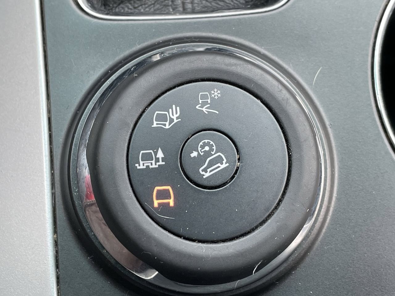 Thumbnail: 2014 Ford Explorer - 27