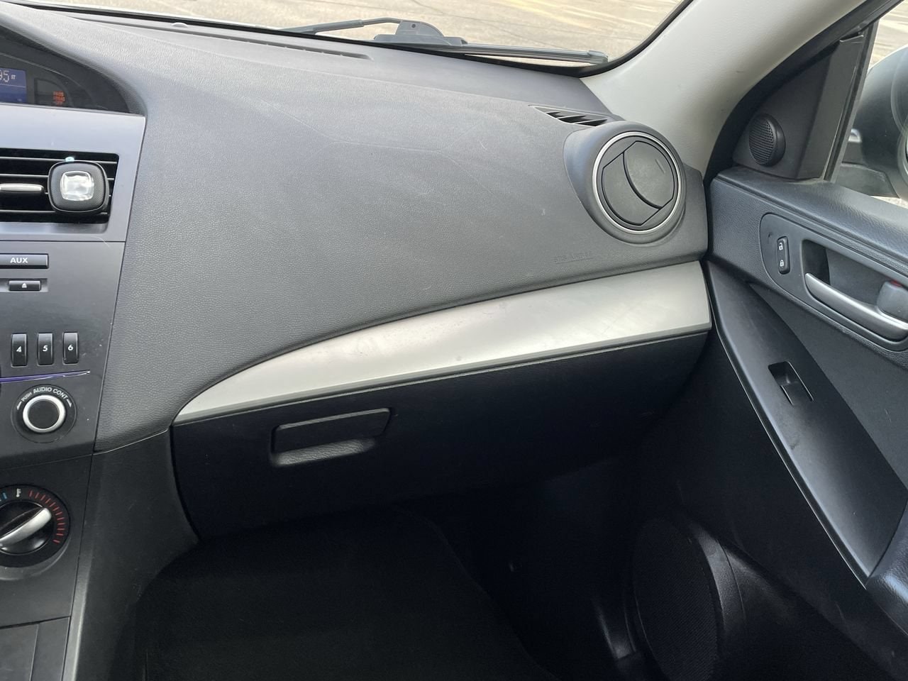Thumbnail: 2012 Mazda Mazda3 - 24