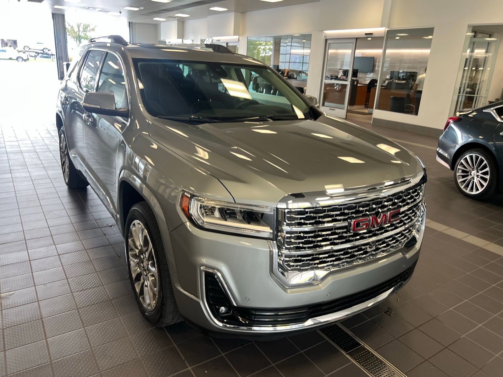 Thumbnail: 2023 GMC Acadia - 4