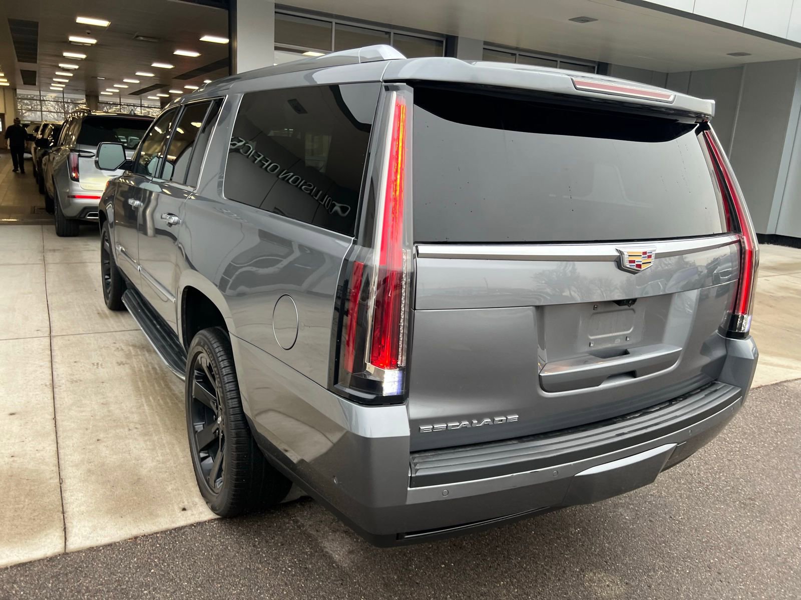 2020 Cadillac Escalade ESV Luxury photo 2