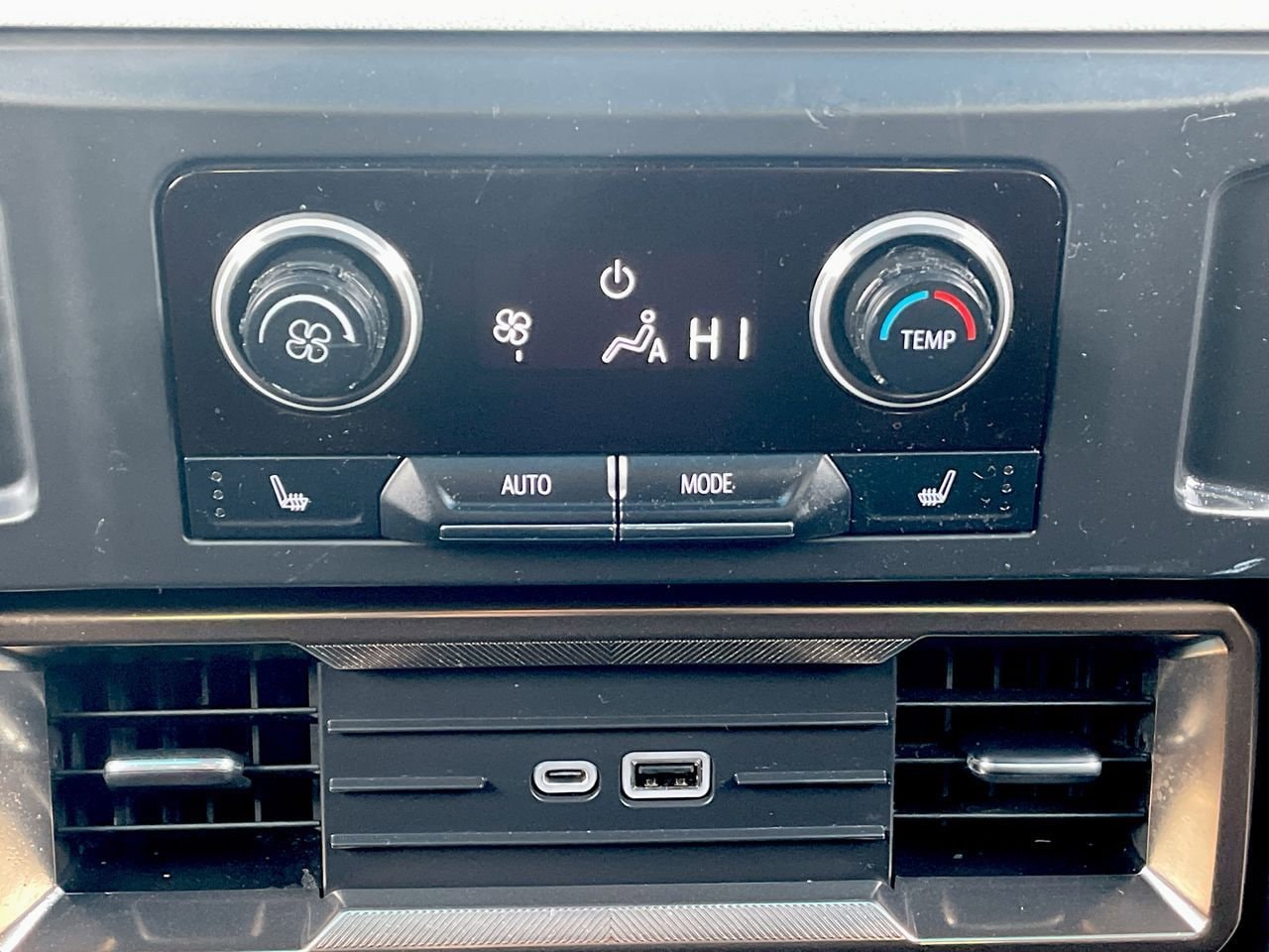 Thumbnail: 2022 GMC Hummer EV - 21