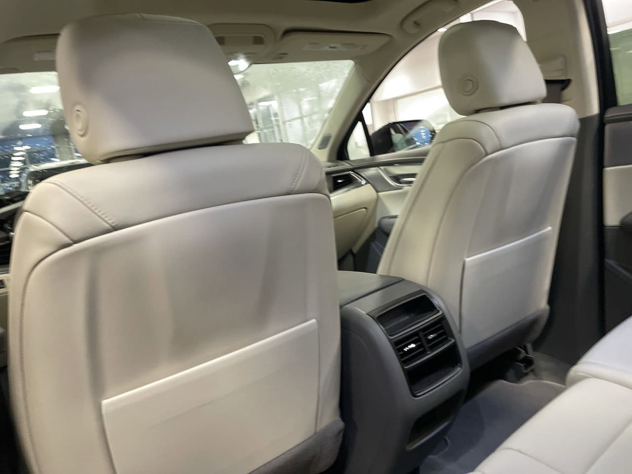 Thumbnail: 2023 Cadillac XT5 - 20