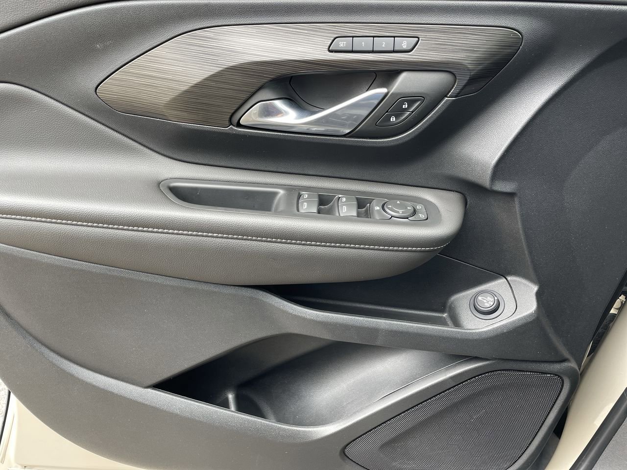 Thumbnail: 2023 GMC Terrain - 31