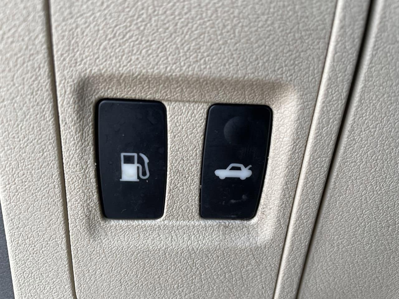 Thumbnail: 2012 Lexus ES - 17