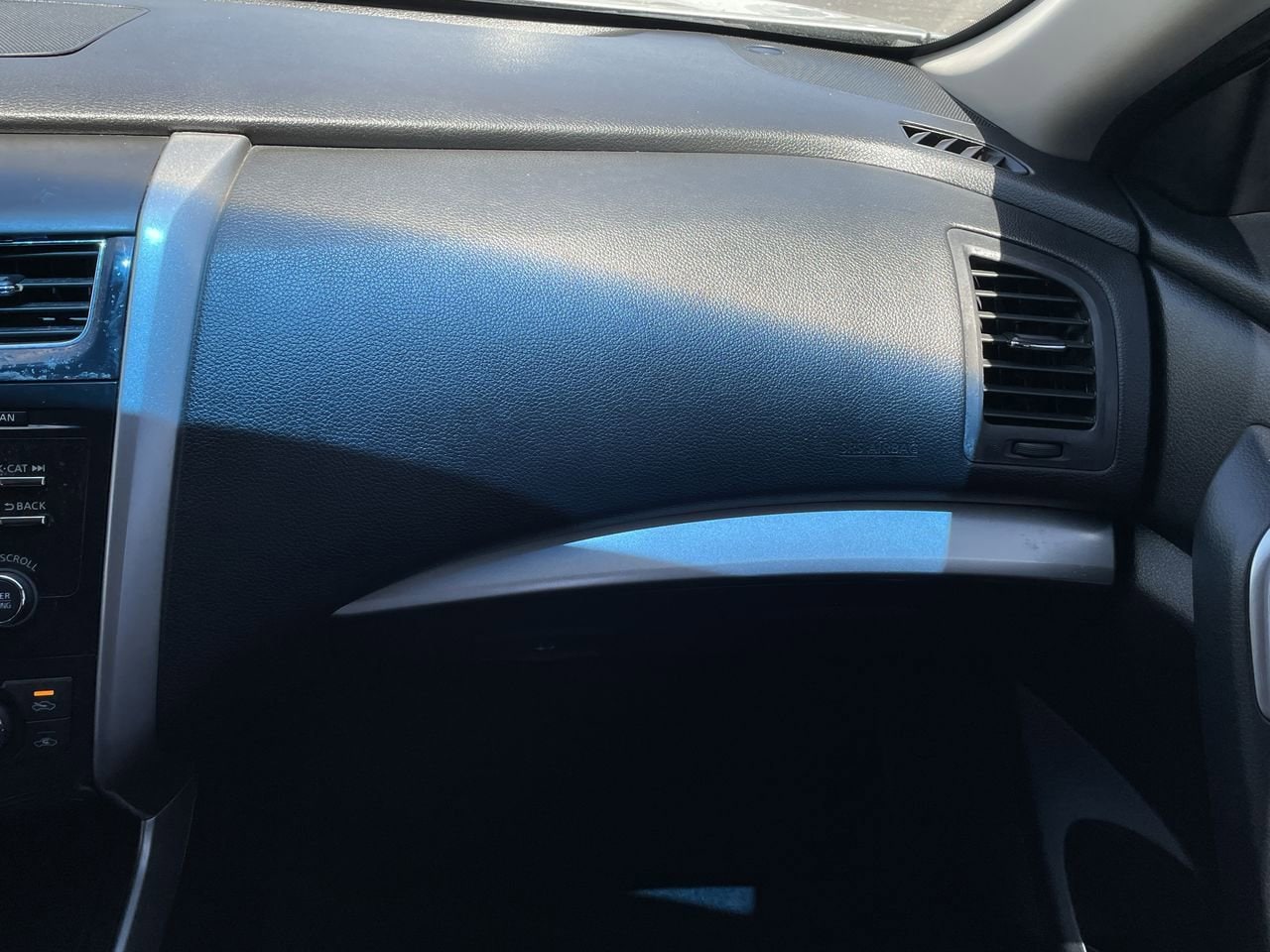 Thumbnail: 2014 Nissan Altima - 16