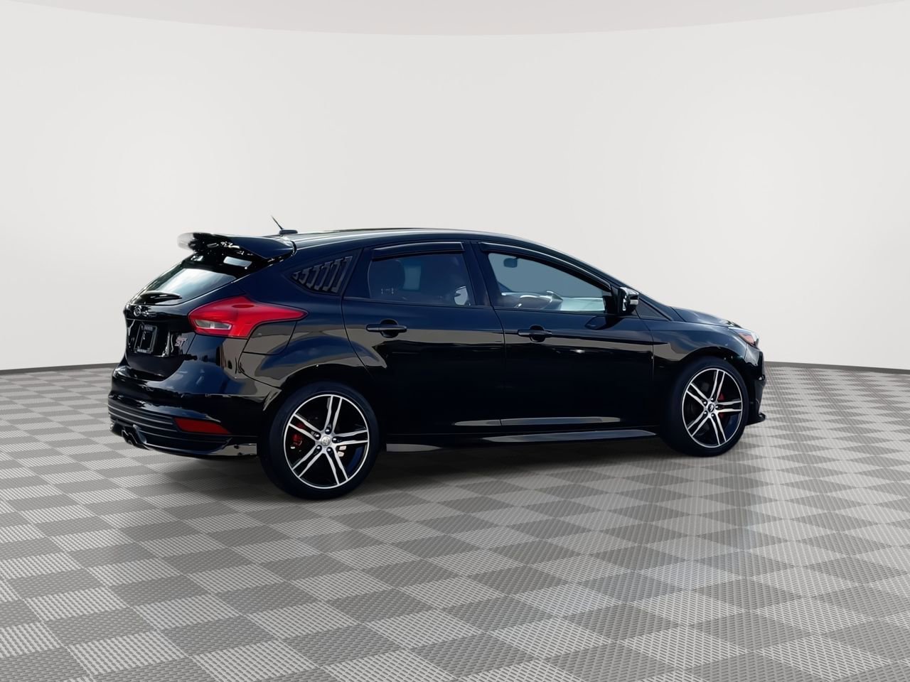 Thumbnail: 2017 Ford Focus - 8