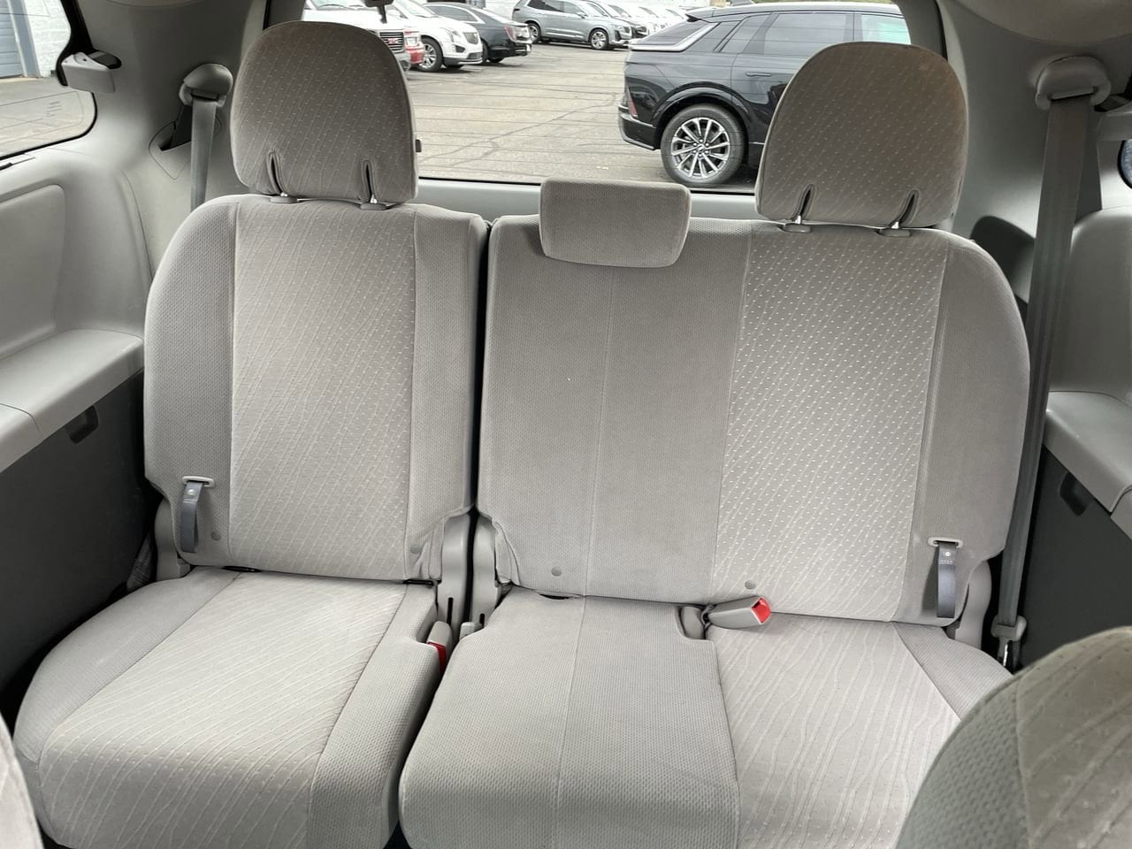Thumbnail: 2019 Toyota Sienna - 18