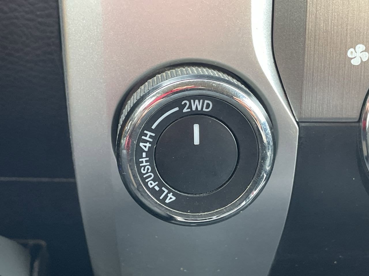 Thumbnail: 2015 Toyota Tundra - 25