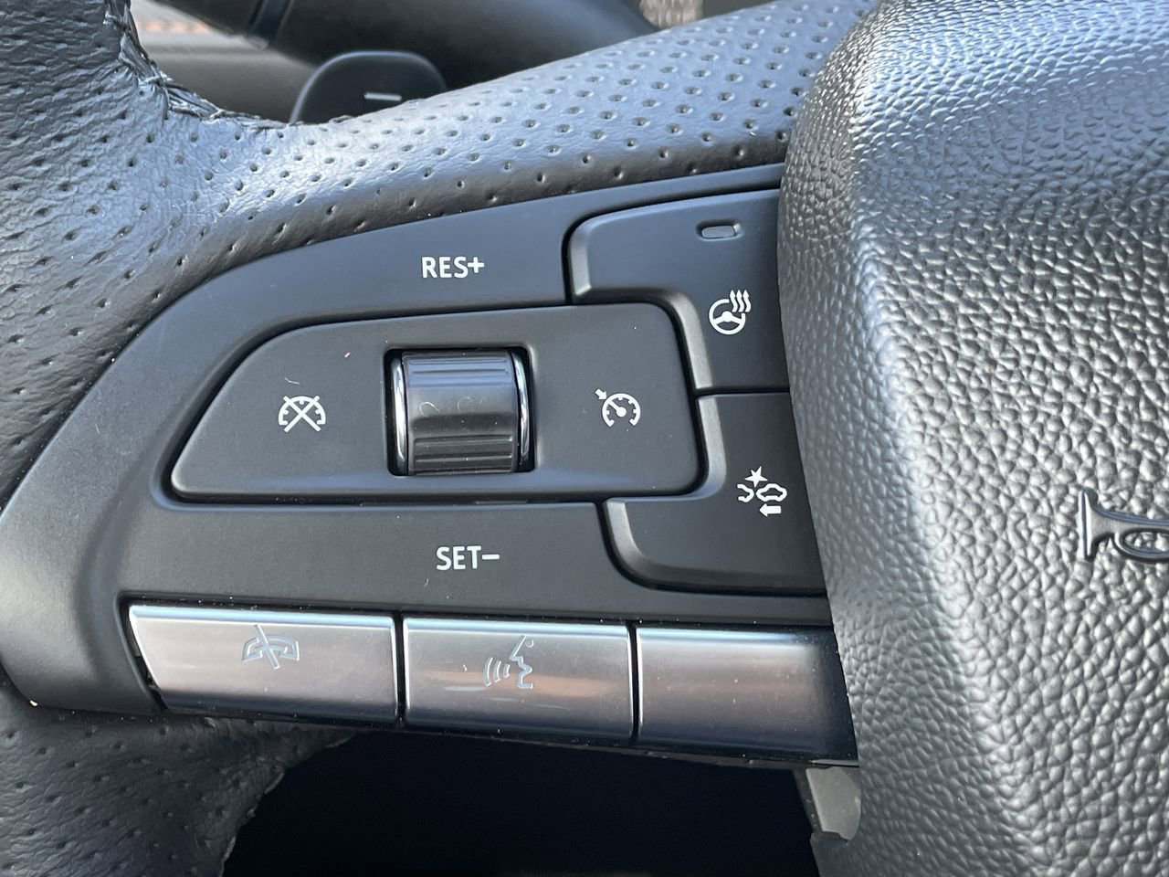 Thumbnail: 2023 Cadillac XT4 - 24